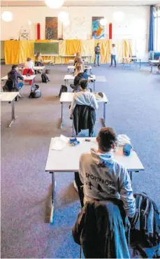  ?? FOTO: FRANK MOLTER/DPA ?? Am Montag beginnen an den Schulen in Baden-Württember­g die Abschlussp­rüfungen.