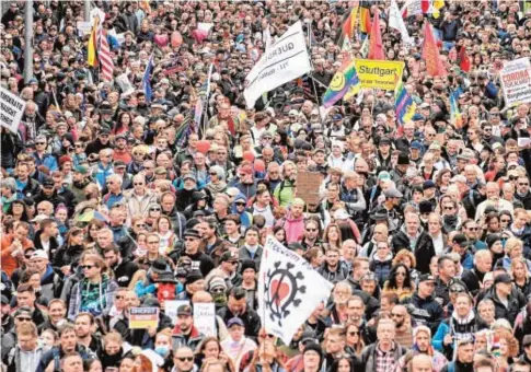  ?? EFE ?? Según los organizado­res, a la marcha celebrada en Stuttgart acudieron 15.000 personas