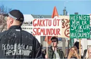  ?? BIRGIR POR HARDARSON, EUROPEAN PRESSPHOTO AGENCY ?? A man holds a sign that reads, “Get out, Sigmundur.”