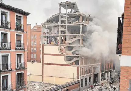  ?? ABC ?? Estado en el que ha quedado el edificio tras la explosión de gas que se produjo ayer