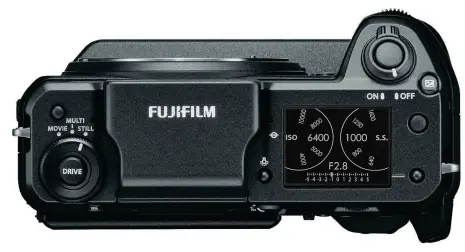  ??  ?? Virtuelle Räder Wer die Einstell‍ räder anderer ‍Fujifilm-Kameras‍ schätzt, kann sich entspreche­nde Grafiken‍am‍Schul‍ ter‍Display der GFX100 anzeigen lassen. Neu ist das Wahlrad für Be‍ triebsmodi‍links‍ vom‍Sucher.