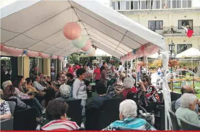  ??  ?? Casa Antonia’s residents together with their loved ones celebratin­g Mother’s Day in the residentia­l home’s beautiful garden