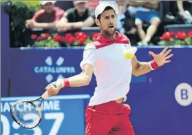  ?? FOTO: MANEL MONTILLA ?? Novak Djokovic, en acción en el Trofeo Godó, donde perdió contra Klizan