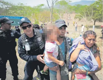  ?? REUTERS ?? Decenas de migrantes fueron detenidos en el sur de México y se presume que serán deportados.