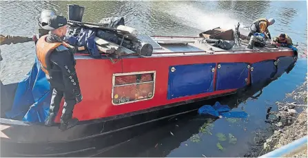  ?? PHOTO: RCR ?? A boat affected by the rapid water level drop in the River Avon last September.