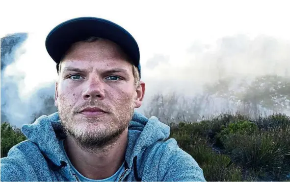  ?? — AFP ?? Swedish musician and DJ Avicii on Table Mountain, South Africa, in a selfie obtained from social media. — Instagram/Avicii; (Below) Performing at the Sziget music festival in Budapest in 2015.