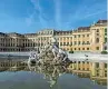  ??  ?? Storia e natura Il Castello di Schönbrunn a Vienna e, qui sotto, un geyser in Islanda