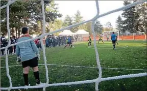  ??  ?? La Ligue de football veut poursuivre les auteurs de violences et d’insultes.