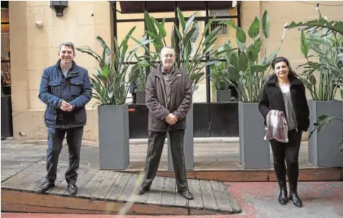  ?? INÉS BAUCELLS ?? José Domingo (Impulso Ciudadano), Antonio Jimeno (AMES) y Ana Losada (AEB), ayer en Barcelona