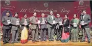  ?? DEEPAK GUPTA/HT ?? VC prof Ravi Kant with the awarded faculty members during the 111th foundation day function of KGMU on Monday.