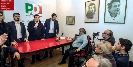  ??  ?? Al circolo di Berlinguer Il neo iscritto ai democratic­i Carlo Calenda, 44 anni, ieri durante la visita alla sede del partito in via Cappellari a Roma, la stessa a cui era iscritto Enrico Berlinguer