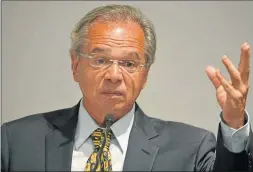  ??  ?? REFORMAS. Paulo Guedes buscará modificar las jubilacion­es.