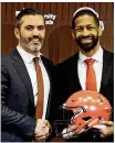  ?? TONY DEJAK / ASSOCIATED PRESS ?? Head coach Kevin Stefanski, 37, and general manager Andrew Berry, 32, give Cleveland a fresh, young duo of decision-makers the Browns hope can grow and
thrive together foryears. Berry was introduced Wednesday.