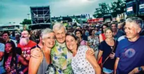  ?? FOTO GEERT VAN DE VELDE ?? André tussen het publiek op de Lokerse Feesten. Hij heeft nog geen enkel optreden gemist dit jaar.