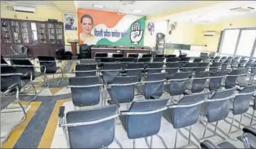  ?? SONU MEHTA/HT PHOTO ?? The empty Delhi Congress office after the MCD election results were announced on Wednesday.