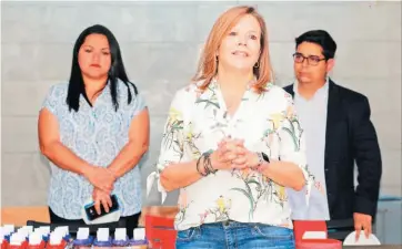  ??  ?? Renovación. Carla de Vanegas, vicepresid­enta de Search El Salvador, informó que el cambio de imagen de Search se realizó de forma simultánea en los nueve países latinoamer­icanos donde tienen presencia.