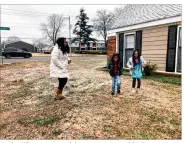  ?? ADRIAN SAINZ / AP ?? Leah Williamson is with her twin 7-year-olds, Carpenter Adoo (center) and Sira Joy Adoo in Memphis. Tennessee moved families of medically frail children like Carpenter up the vaccine priority list.