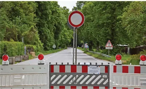  ?? FOTO: BECKER&BREDEL ?? Auch der Grenzüberg­ang in Güdingen wurde wegen der Corona-Krise gesperrt. Ab 15. Juni will Deutschlan­d alle Grenzen wieder öffnen.