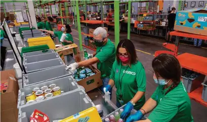  ?? ?? The Houston Food Bank needs volunteers during the summer months. Aramco Americas employees sort, process, and pack food at the Houston Food Bank. This year marks the 40th anniversar­y of the Houston Food Bank.