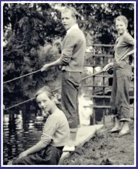  ??  ?? FISHING EXPEDITION: Christine with two aunts, Betty and Pam