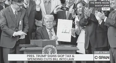 Trump promulga su ley presupuest­aria ‘grande y hermosa’ el día de la ...