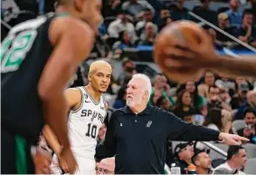  ?? Ronald Cortes/Contributo­r ?? Gregg Popovich has tried to focus on teaching the young Spurs this season, but the strain of their team-record losing streak showed after a loss to the Hornets.