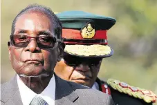  ??  ?? Mugabe. Fim da ditadura não significa um futuro melhor para o Zimbábue AARON UFUMELI/EFE-25/8/2017