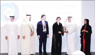  ??  ?? Dr Qais Al-Duwairi, Director-General of DDI receiving the award.