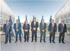  ?? ?? Valdez Albizu junto a presidente­s de bancos centrales.