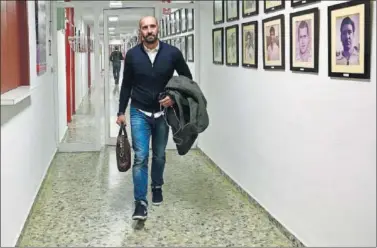  ??  ?? SALIDA. Monchi está más cerca de concretar su adiós del Sevilla y su destino sería el Roma.