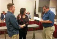  ?? EVAN BRANDT — DIGITAL FIRST MEDIA ?? Pottsgrove School Board Vice President Robert Lindgren, right, enjoys himself swearing in the board’s newest member, Tina McIntyre, center, while her son Mason, holds the Bible for her.