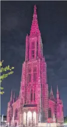 ?? FOTO: GUNTRAM SCHINDLER ?? Sieht cool aus: das Ulmer Münster in Pink.