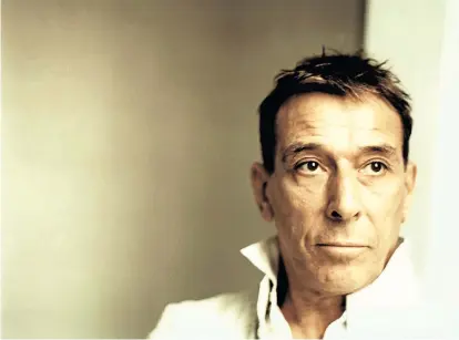  ??  ?? John Cale machte sich zu Beginn der 1990er-Jahre auf, seine Livereputa­tion wieder herzustell­en. Dabei entstand das grandiose Album „Fragments of a Rainy Season“. Eben wurde es neu aufgelegt.