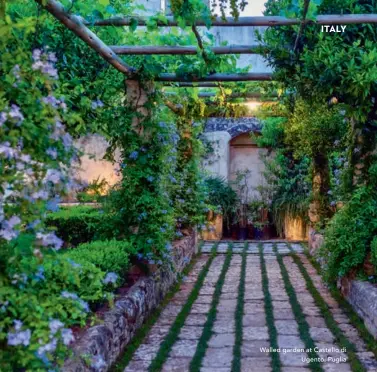  ??  ?? Walled garden at Castello di
Ugento, Puglia