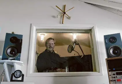  ?? Deanne Fitzmauric­e/The Chronicle 2002 ?? Chris Hardman is seen in an audio booth as part of his work with Antenna Theater in Sausalito. The innovative presenter of experiment­al and immersive theater died on Feb 1. He was 73.