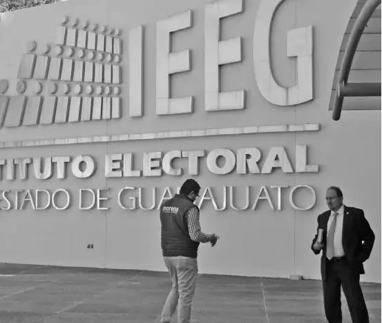  ??  ?? La coalición del PAN y el PRD para competir con candidato común por los ayuntamien­tos, se tambalea. Foto: Crescencio Torres