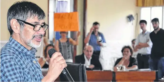  ?? AGENCIA PUNTA ALTA ?? EL REPRESENTA­NTE de Ferrocopa y otros integrante­s de la agrupación con alcance nacional se presentaro­n en el Concejo Deliberant­e rosaleño.