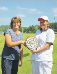  ??  ?? The Duncan’s Shield is presented to Margaret by club captain Kathleen Young.