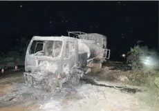  ??  ?? ► Camión quemado en el atentado de ayer.