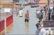  ?? RAJESH KUMAR/HT PHOTO ?? Flooding at Manikarnik­a Ghat in Varanasi.