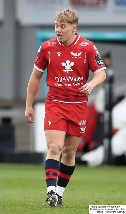  ??  ?? Young Scarlets fly-half Sam Costelow has a growing fan club.
Picture: Huw Evans Agency