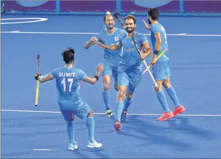  ?? REUTERS ?? India’s Gurjant Singh celebrates with teammates after scoring the second goal against Great Britain during their quarter-final on Sunday.