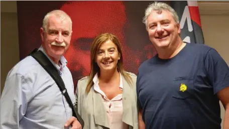  ??  ?? Cllr Declan Bree, Ms Denise Curran of the Mandate trade union and Independen­t for Change T.D. Thomas Pringle, at the union’s campaign meeting in Sligo last week. The union is seeking a 15 euro per hour wage for all workers in the retail and bar trade.