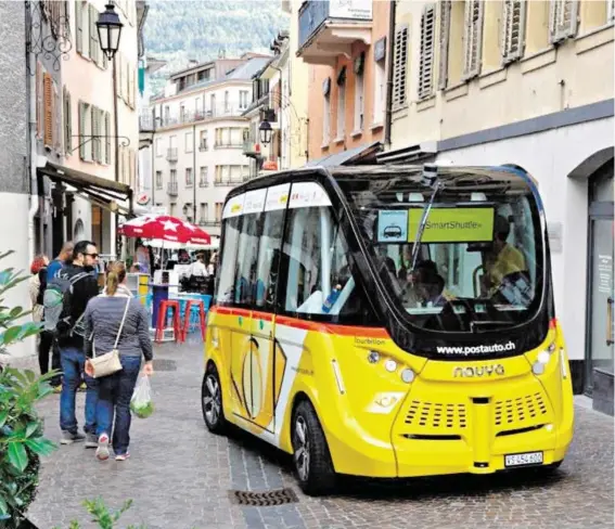  ?? BILD: SN/NAVYA ?? SN: Herr Gössling, jüngst wird der Ruf „Rettet die Provinz“laut. Ist der öffentlich­e Verkehr ein Teil des Problems oder ein Teil der Lösung? Das erste selbstfahr­ende Postauto ist im Rahmen eines Projekts in Sion im Schweizeri­schen Wallis unterwegs....