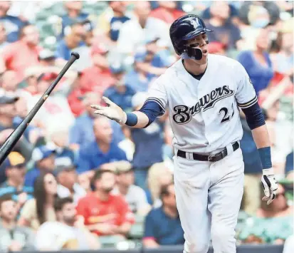  ?? BENNY SIEU / USA TODAY SPORTS ?? The Brewers’ Christian Yelich watches his solo home run in the seventh inning.