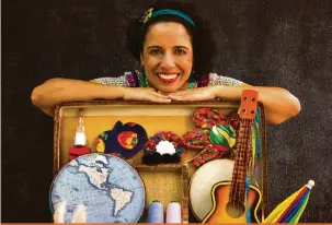  ??  ?? Kelly Orassi traz a Londrina ‘20 Anos de Histórias’, uma seleção que marca sua trajetória de duas décadas de vida artística