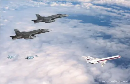  ?? PHOTO : CAMÉRA DE COMBAT ?? Les CF- 18 canadiens sont un maillon important de la surveillan­ce du territoire nord- américain. Ici le NORAD coordonne un exercice de simulation du détourneme­nt d’un avion civil russe au nord du continent.