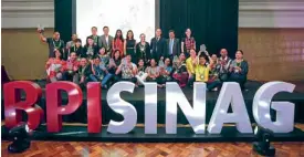  ??  ?? Members of the board of judges and guests during the awarding ceremonies join representa­tives of this year’s Sinag Accelerate winning social enterprise­s.