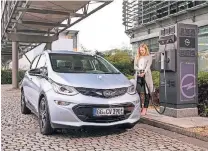  ?? FOTO: HERSTELLER ?? 30 Minuten an einer 50 kW-Schnelllad­estation machen den Opel Ampera-e laut Hersteller für weitere 150 Kilometer fit.