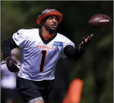  ?? AP ?? YEAR 2: Bengals receiver Ja’Marr Chase attempts a catch as he participat­es in a drill during practice Tuesday.